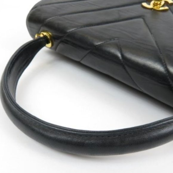 CHANEL Lambskin Chevron Quilted CC Dual Handle Flap Bag Black - Picture 2 of 9